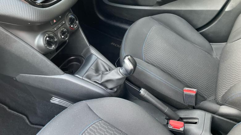 Peugeot 208 1.2 PureTech 82 Signature 5dr [Start Stop] Petrol Hatchback